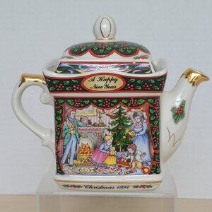 Share Vtg Sadler Christmas Morning 1992 Holiday England Gold Trim Tea Pot "FLAW"